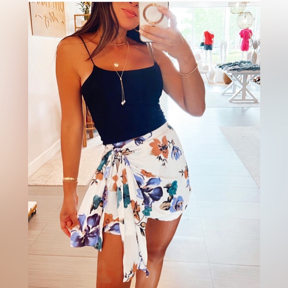 Current Air Boutique Floral Wrap Skort Xs NWT